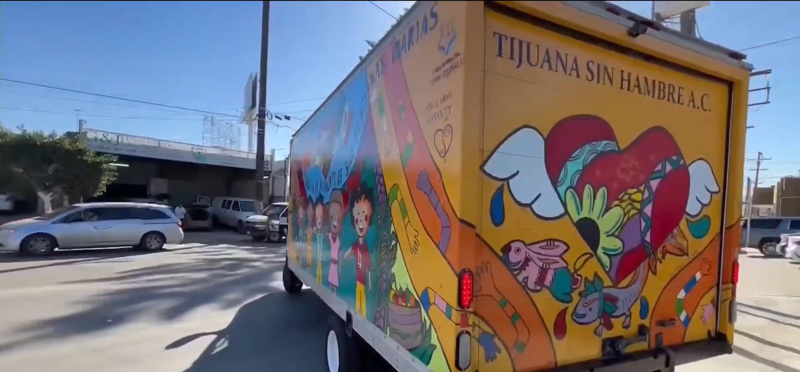 Personajes de Paseo de la Fama de Tijuana unidos en proyecto que reparte más de 3 mil comidas en Tijuana